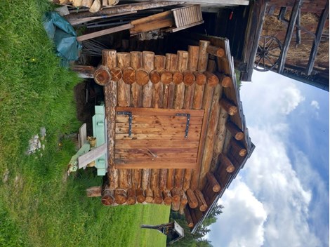 Rustikale BLOCKHÜTTE Rustikale BLOCKHÜTTE