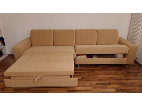 Sofa mit Chaiselongue- und Schlaffunktion Sofa mit Chaiselongue- und Schlaffunktion