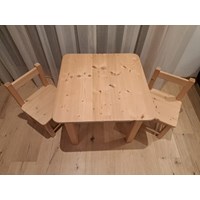 Holztisch mit 2 Stühlen 2