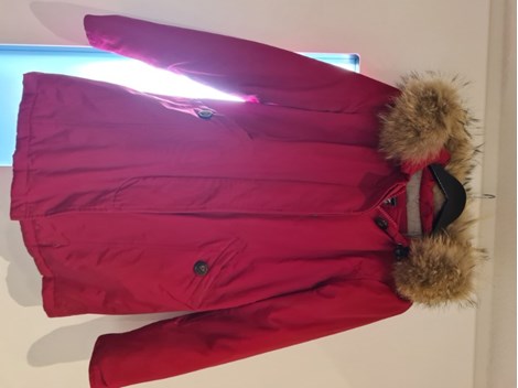 Daunenjacke mit abnehmbaren Echt-Pelz Daunenjacke mit abnehmbaren Echt-Pelz
