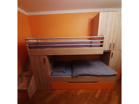 Verkaufe Schlafzimmer mit drei Betten von Planer Verkaufe Schlafzimmer mit drei Betten von Planer