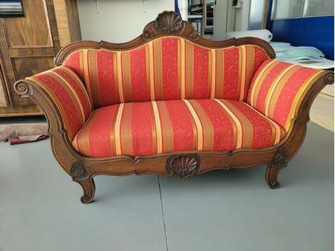 Divan antik Divan antik