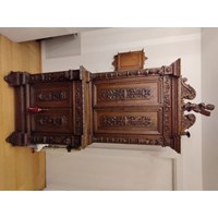 Alter Schrank geschnitzt 2