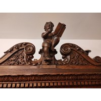 Alter Schrank geschnitzt 4