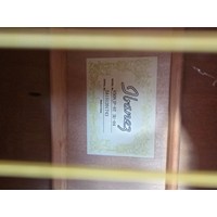 Neuwertige Gitarre nie benutzt 2