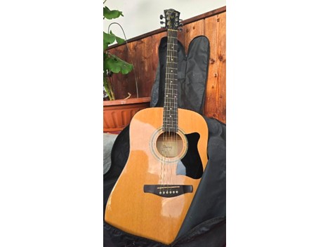 Neuwertige Gitarre nie benutzt Neuwertige Gitarre nie benutzt