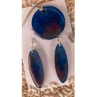 Halsband mit Anhänger aus Harz und Ohrringe 4