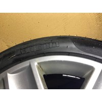 Felgen + Sommerreifen 235/45/17“ 5