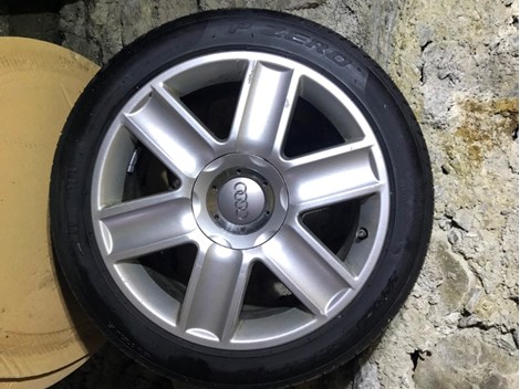 Felgen + Sommerreifen 235/45/17“ Felgen + Sommerreifen 235/45/17“