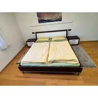 Doppelbett mit 2 Nachtkästchen 2