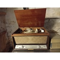Altes Telefunken Radio mit Plattenspieler, 2