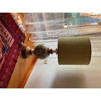 Stilvolle Stehlampe aus weißer Keramik handbemalt 6