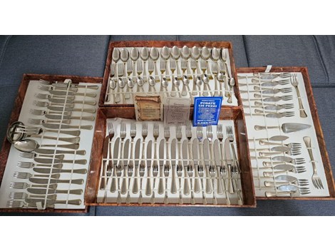 Besteckset 125-teilig, 18/10 Edelstahl unbenutzt Besteckset 125-teilig, 18/10 Edelstahl unbenutzt
