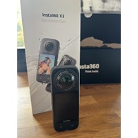 Insta360 X3 - Pacchetto "Let's Go" 2 Insta360 X3 - Pacchetto "Let's Go" 2