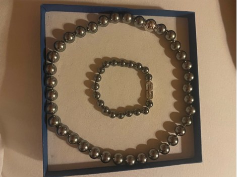 Perlenkette grau mit Armband von Pierre Lang Perlenkette grau mit Armband von Pierre Lang