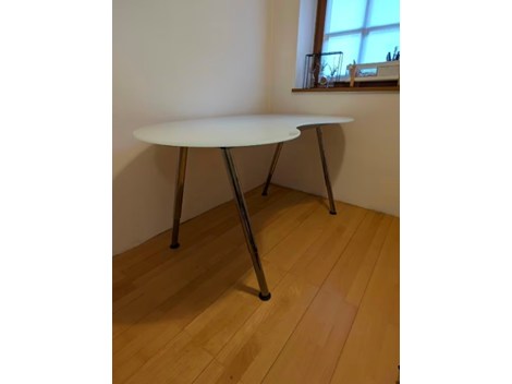 Schreibtisch mit Glasplatte Schreibtisch mit Glasplatte