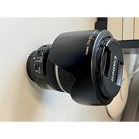 Canon EF-S 17–55mm f/2.8 IS USM Objektiv mit EW-83 3