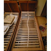 Verkaufe Bett aus Holz mit Lattenroste 2