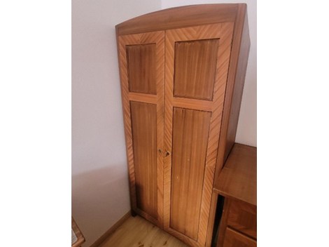 Verkaufe 2 Kleiderschränke / Vendo 2 armadi Verkaufe 2 Kleiderschränke / Vendo 2 armadi