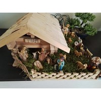 Krippe mit Figuren 3 Krippe mit Figuren 3