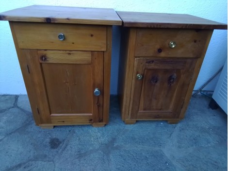 Zwei Nachtkästchen Zwei Nachtkästchen