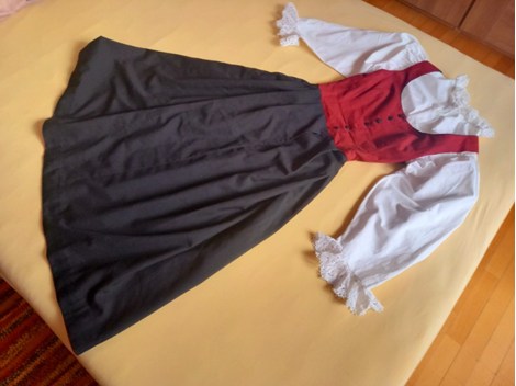 Dirndl mit Bluse