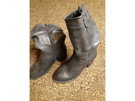 Damen und Herrenschuhe