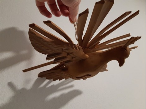 Heilige Geist mit Strahlen Holzarbeit