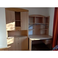 Schrank und Schreibtisch mit Überbau 2