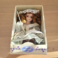 Verkaufe Porzellan-Puppe/Vendo bambola di porcella 2