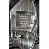 Spülbecken mit Armatur 2