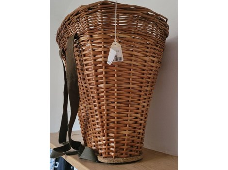 Verkaufe neuen Tragekorb/ Vendo un cestino portatu