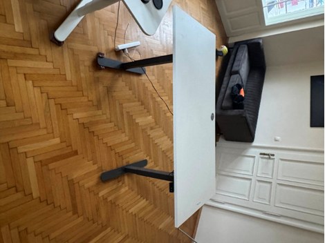 Höhenverstellbarer Schreibtisch