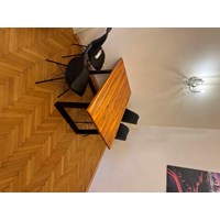 Holzesstisch mit Stühlen 2