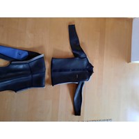 Neopren-Surfanzüge 3