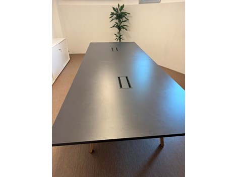 Tavolo riunioni / Tavolo conferenze – 1.000 € VB