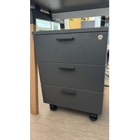 Scrivania con scaffale laterale e contenitore su r 2