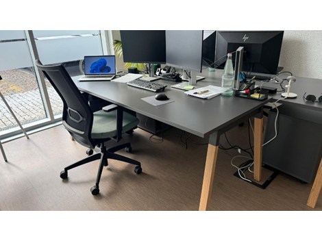 Scrivania con cassettiera su ruote- 800 € VB