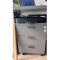 Scrivania con cassettiera su ruote- 800 € VB 3