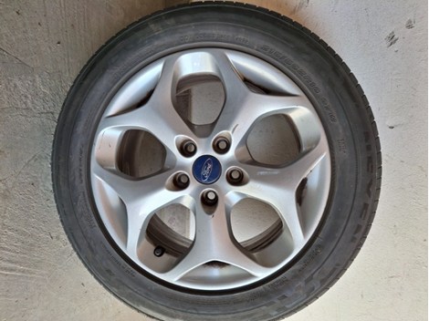 4 Sommerreifen auf Alufelgen