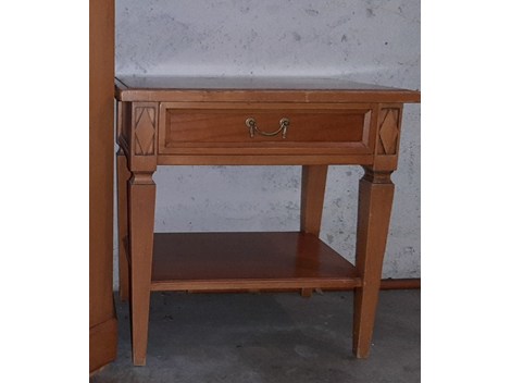 SELVA Nachtkaestchen oder kleines Tischchen