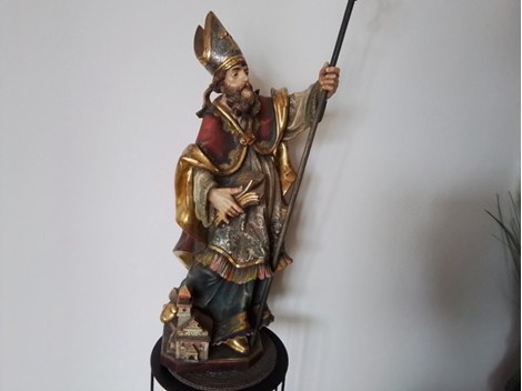 Geschnitzte Holzfigur