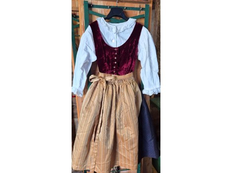 Tracht Gr. 42