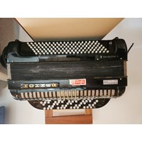 Knopf Akkordeon Honer B Griff 2