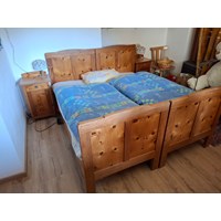 Kompettes Schlafzimmer in Zirmholz antik 2