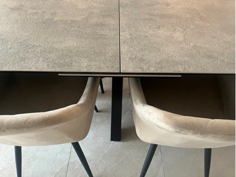 Esstisch grau (ausziehbar) & Stühle beige