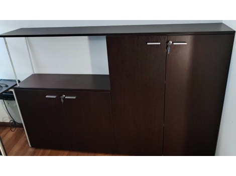 Schreibtisch mit Schrank