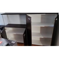 Schreibtisch mit Schrank 3