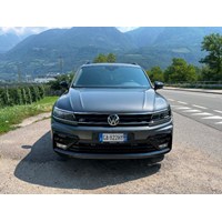 VW Tiguan R-Line Black | 240 PS Diesel | 1. Hand 2