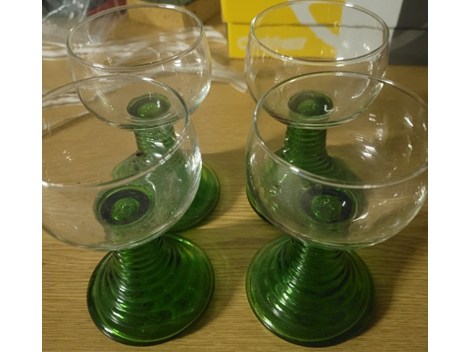 Verkaufe 4 Römergläser / Vendo 4 bicchieri „Römer“